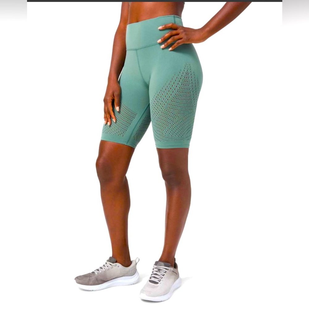 Lululemon Reveal Short Digital Rain size 6